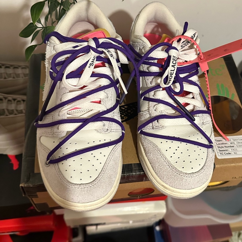 Off white Nike dunk low Lot 15 of 50